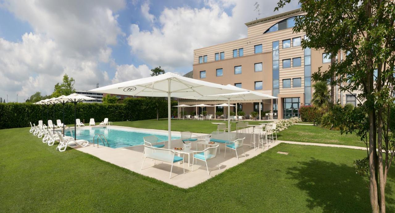 Hotel Omnia Noventa di Piave Exteriör bild