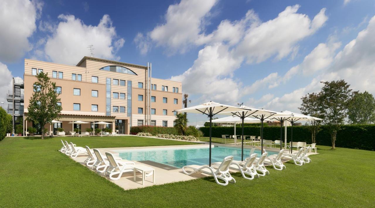 Hotel Omnia Noventa di Piave Exteriör bild