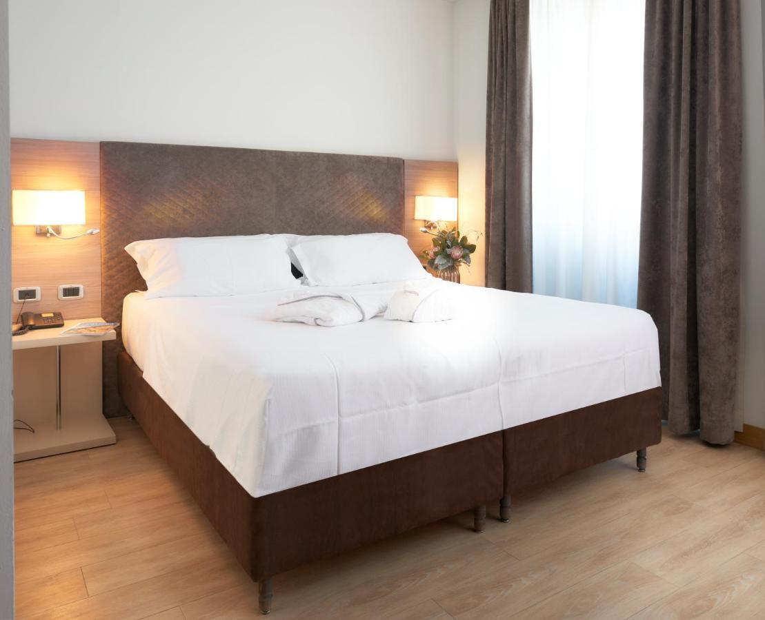 Hotel Omnia Noventa di Piave Exteriör bild