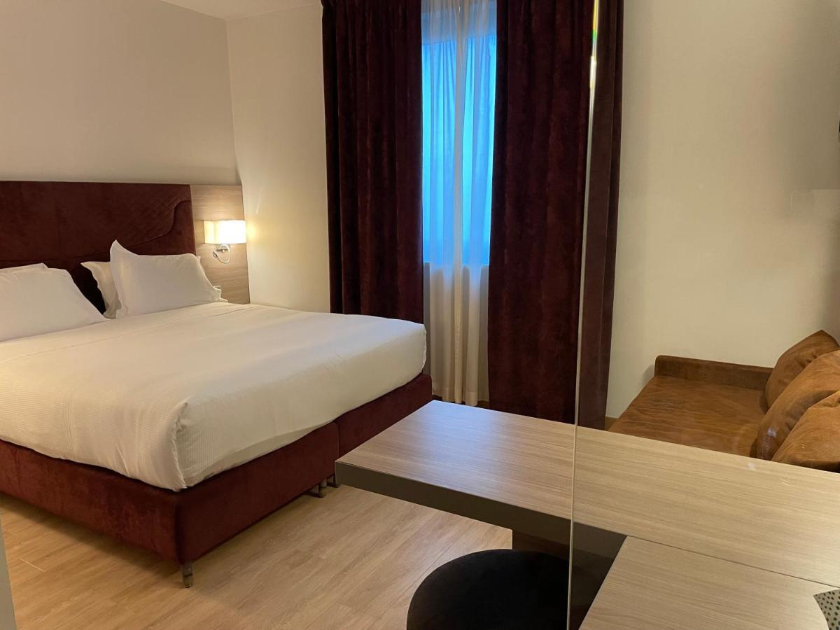 Hotel Omnia Noventa di Piave Exteriör bild