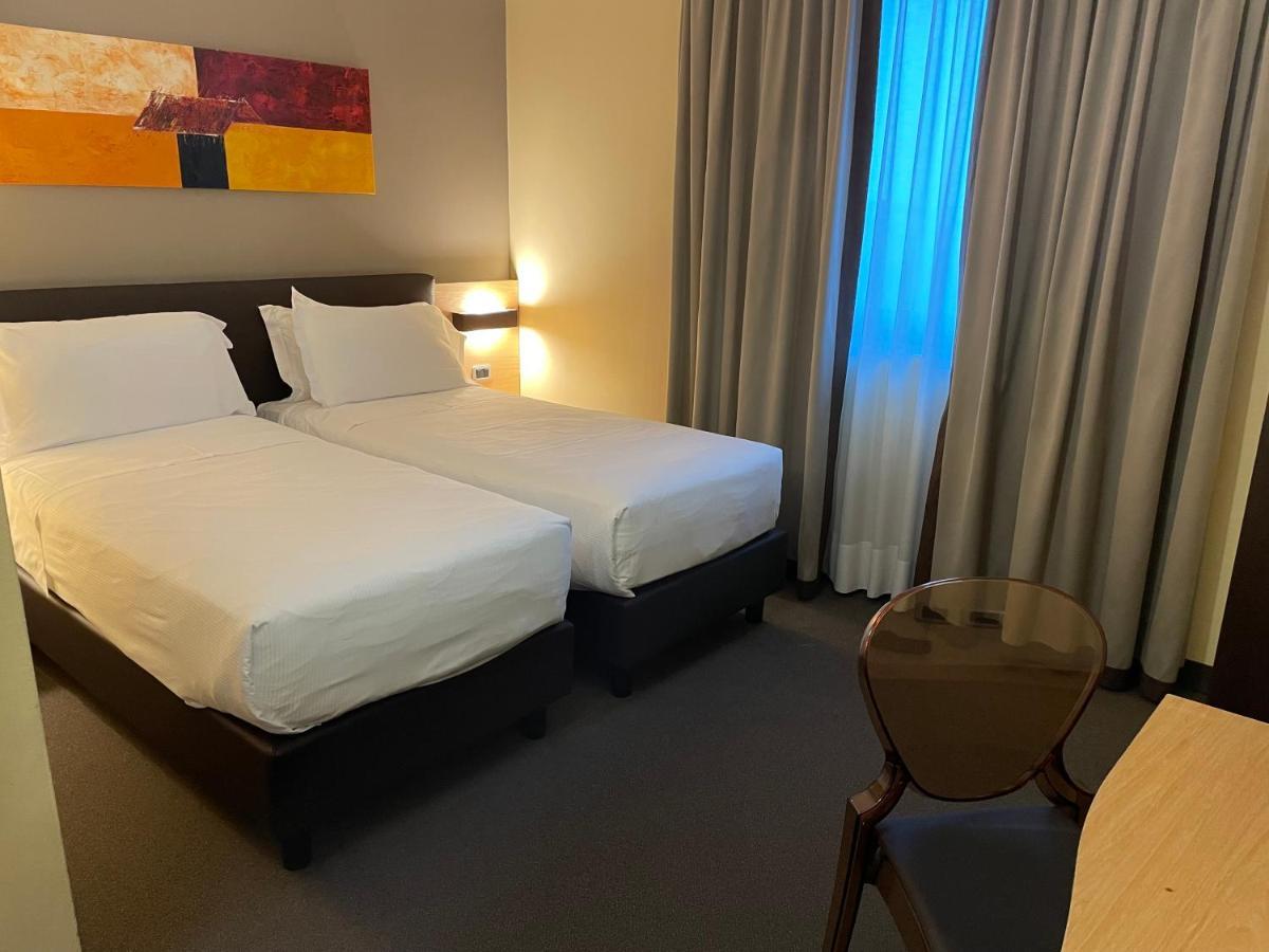 Hotel Omnia Noventa di Piave Exteriör bild